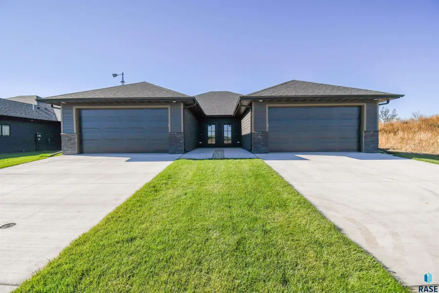 1405 N Alinia Ave, Tea, SD 57064 - #3