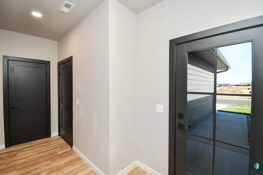 1407 N Alinia Ave, Tea, SD 57064 - #2