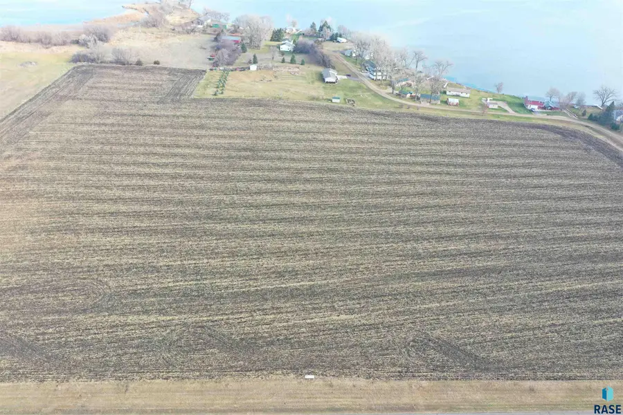 1235 Pelican Pt Rd, Madison, SD 57042 - #2