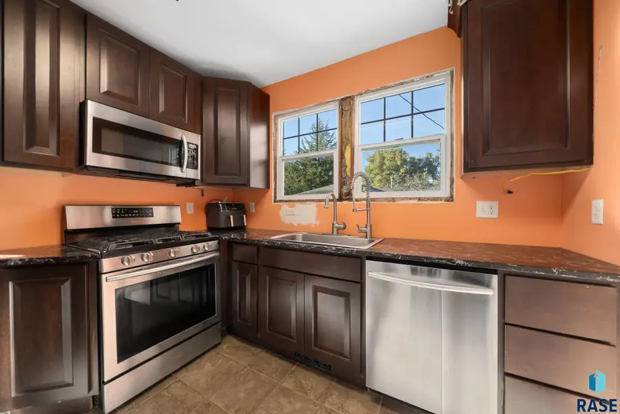 702 E 21st St, Sioux Falls, SD 57105 - #2
