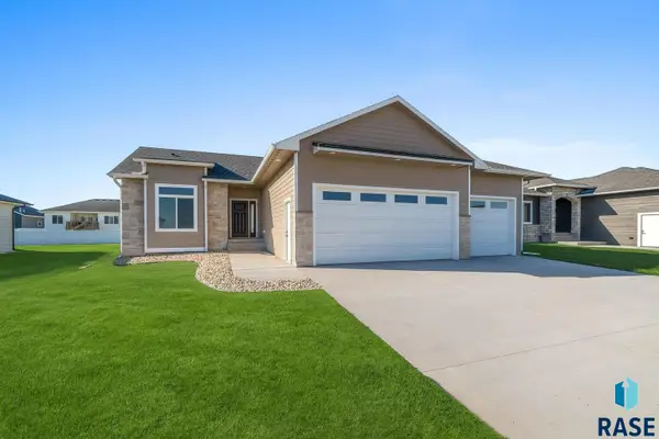 821 Yuzina Ave, Harrisburg, SD 57032