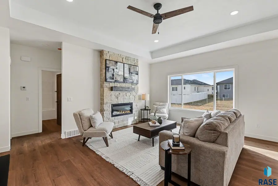 821 Yuzina Ave, Harrisburg, SD 57032 - #3