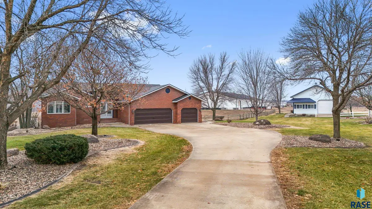 48381 277th St, Canton, SD 57013 - #1