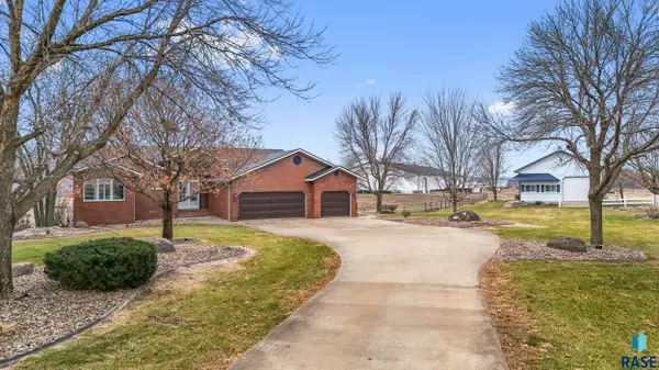 48381 277th St, Canton, SD 57013