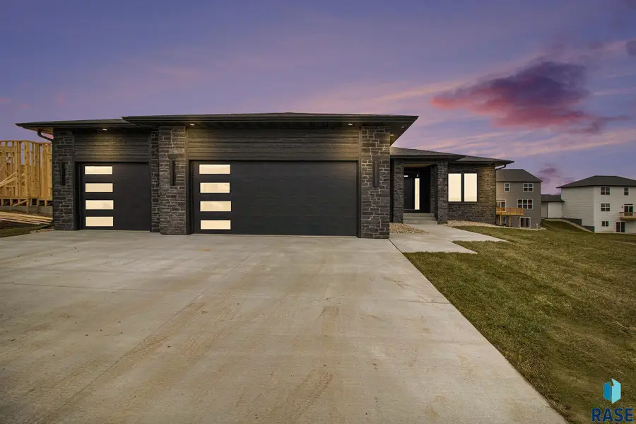 2812 S Dunraven Ave, Sioux Falls, SD 57110 - #3