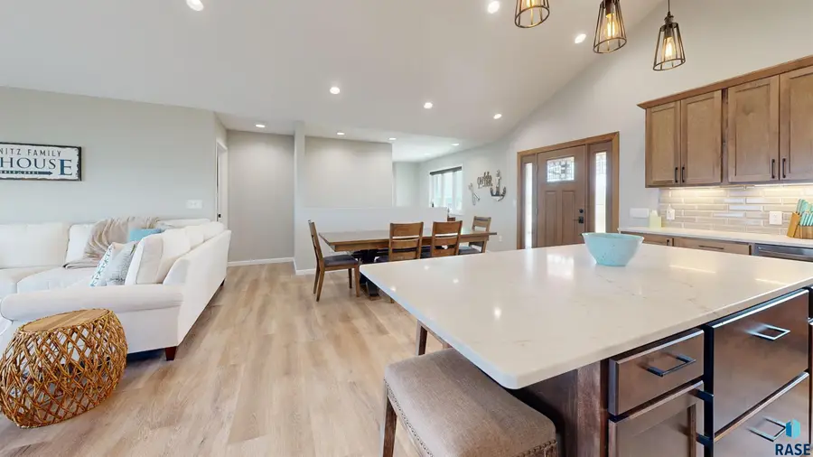 21133 Gregs Dr, Lake Preston, SD 57249 - #2