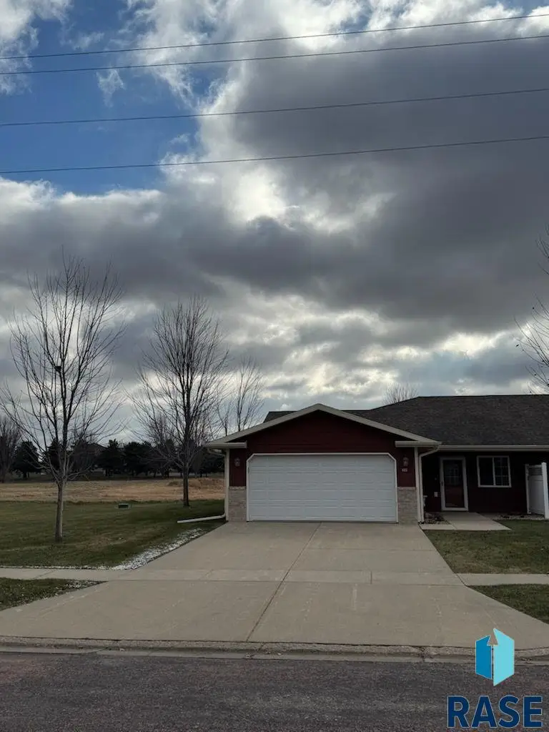 201 W Willow St, Beresford, SD 57004 - #1