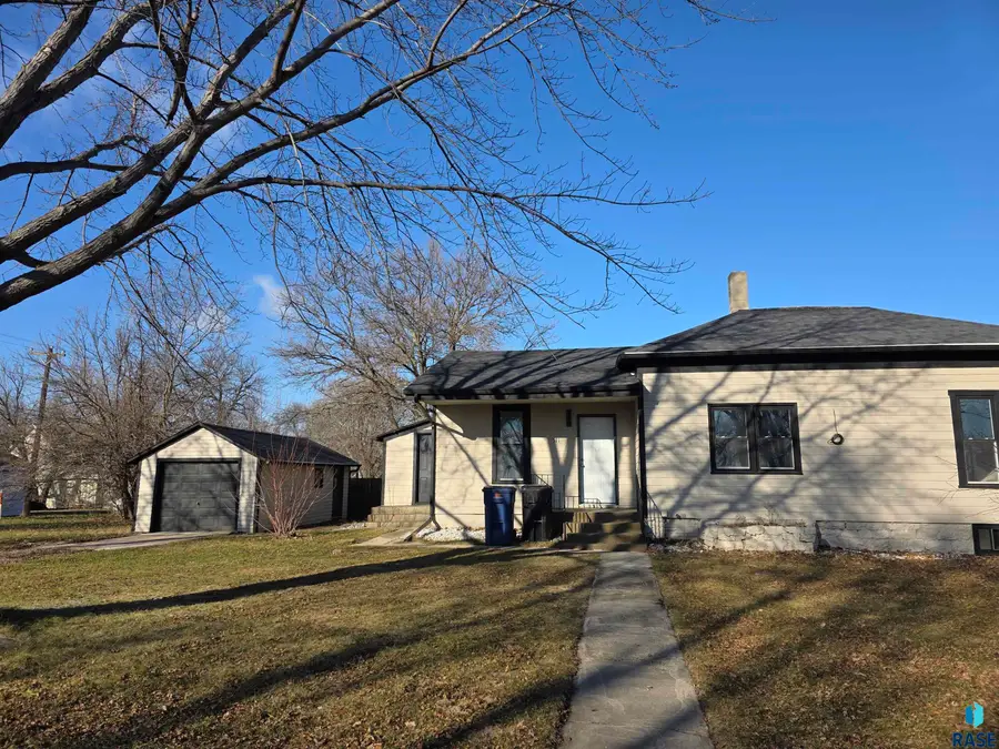 511 N Main Ave, Bridgewater, SD 57319 - #2