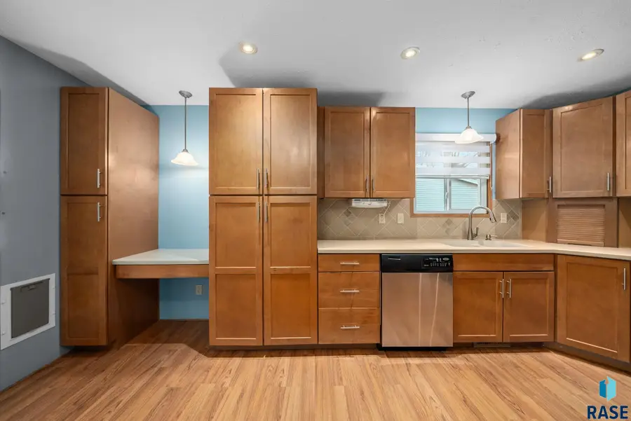 5105 E 17th St, Sioux Falls, SD 57110 - #3