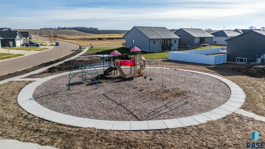 903 Sunset St, Valley Springs, SD 57068 - #3