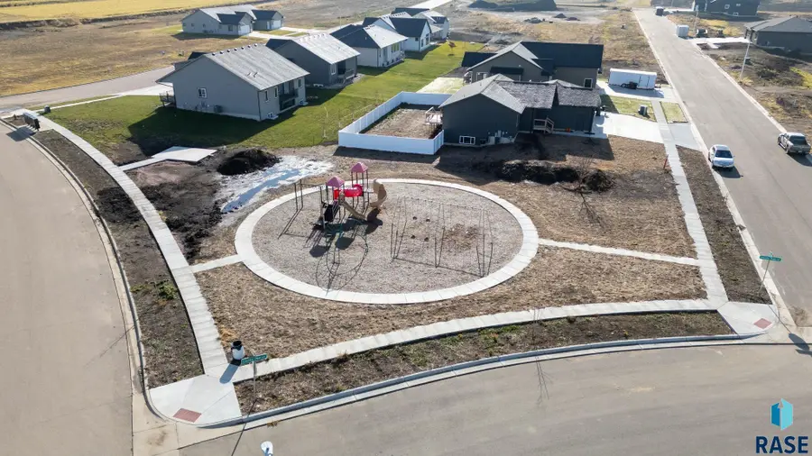 908 Sunset St, Valley Springs, SD 57068 - #3