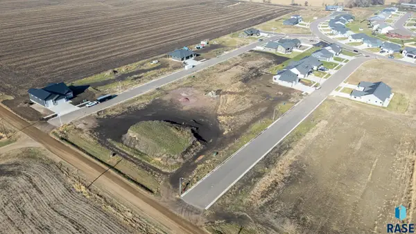 911 Sundance St, Valley Springs, SD 57068