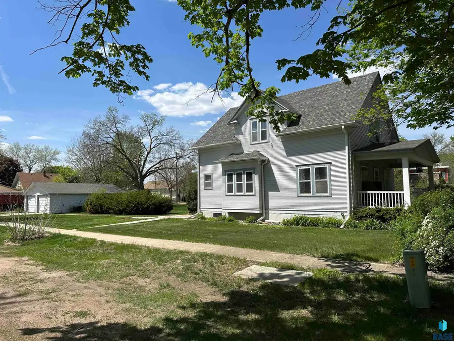 313 S Pearl St, Menno, SD 57045 - #3