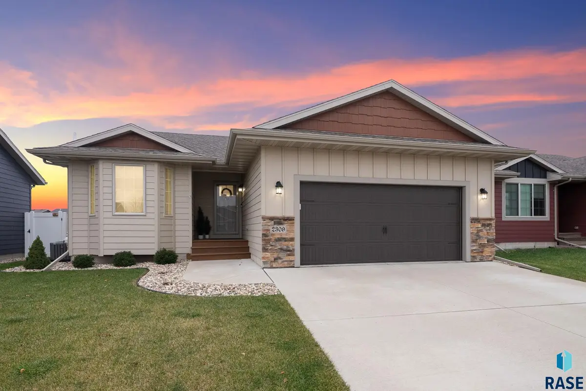 2309 S Creekview Ave, Sioux Falls, SD 57106 - #1