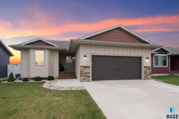 2309 S Creekview Ave, Sioux Falls, SD 57106