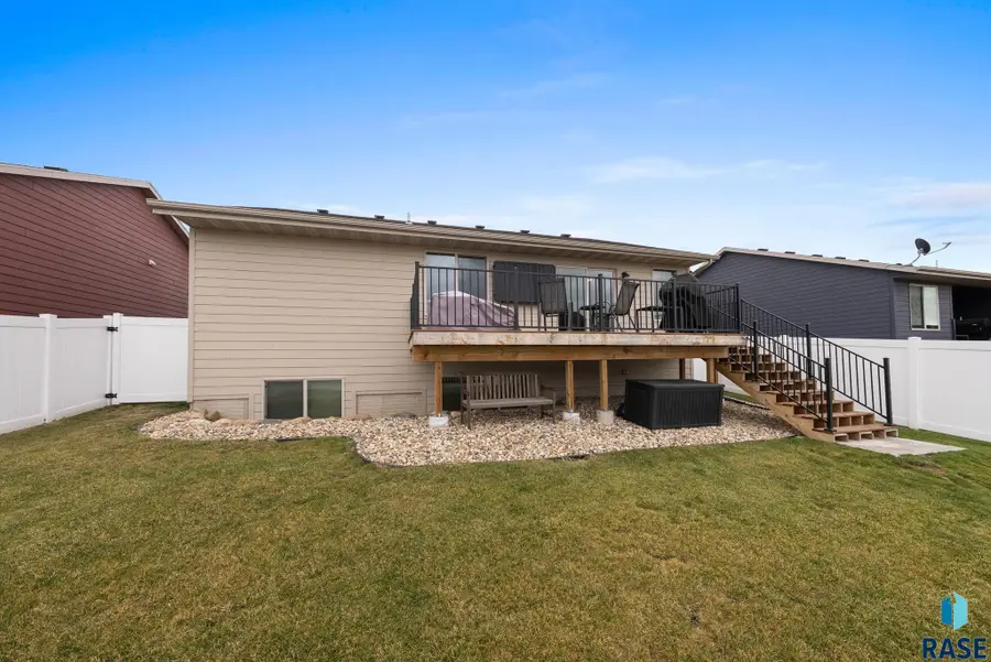2309 S Creekview Ave, Sioux Falls, SD 57106 - #3