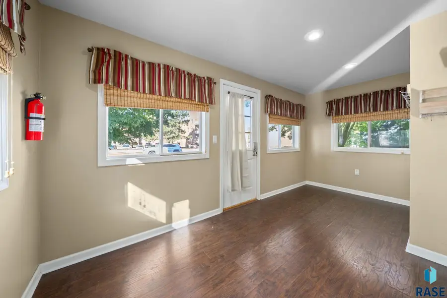 504 S 5th Ave, Sioux Falls, SD 57104 - #3