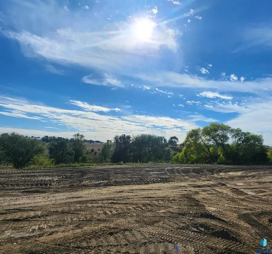 5801 N Mapleton Pl, Sioux Falls, SD 57104 - #3