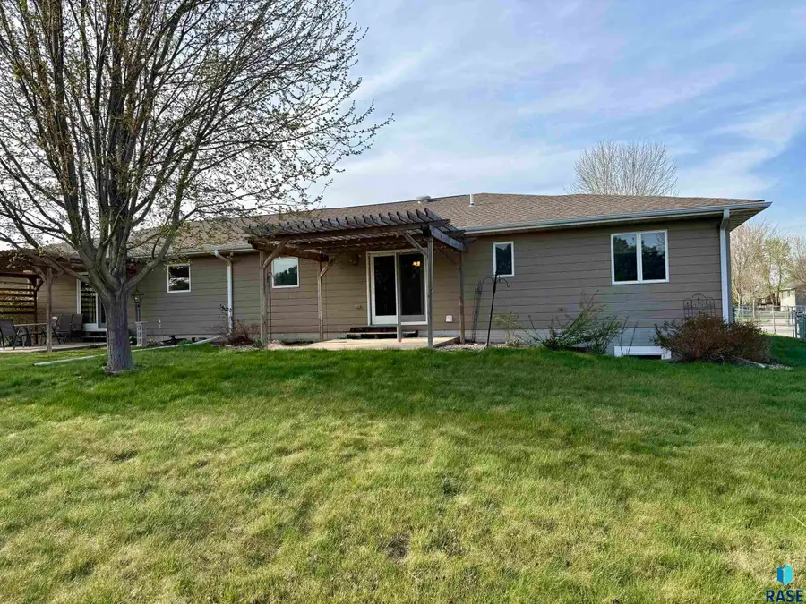 711 W 16th Ave, Mitchell, SD 57301 - #3