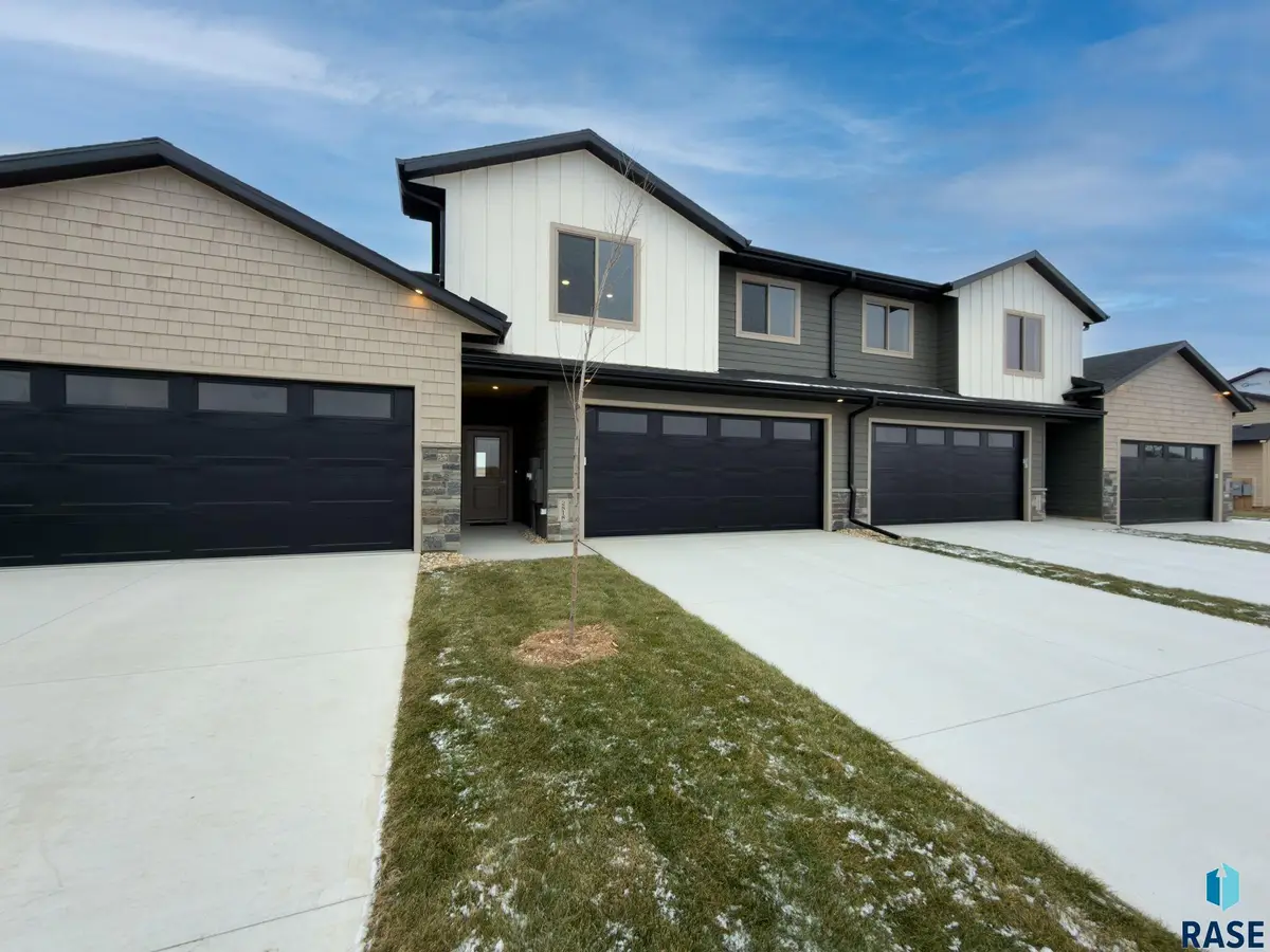 2818 E Hazelnut St, Brandon, SD 57005 - #1