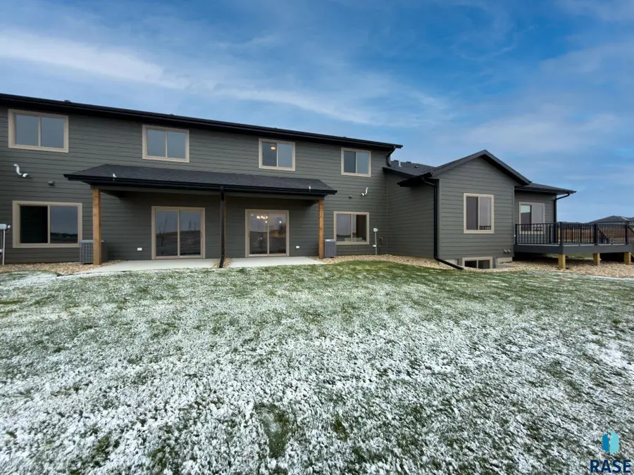 2818 E Hazelnut St, Brandon, SD 57005 - #3