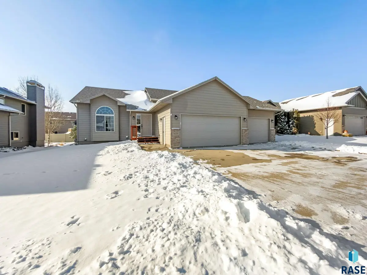 2021 S Shaw Ave, Sioux Falls, SD 57106 - #1