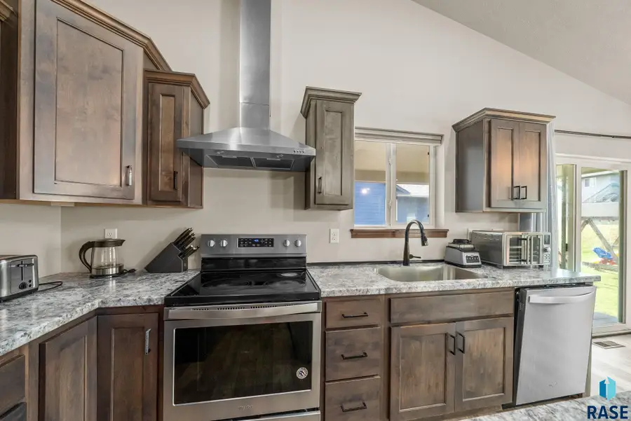 813 N Anthem Dr, Sioux Falls, SD 57110 - #2