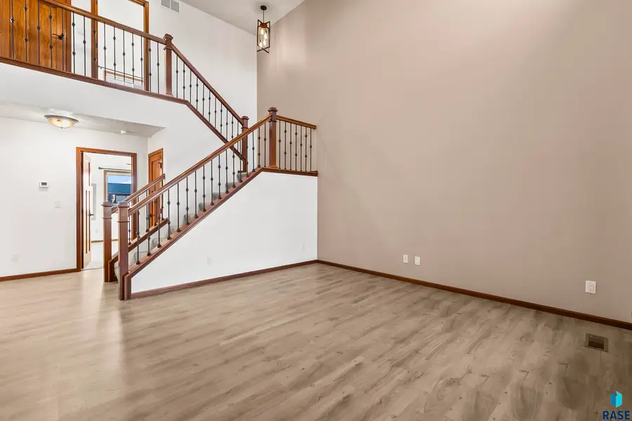 2505 S Kinderhook Ave, Sioux Falls, SD 57106 - #2