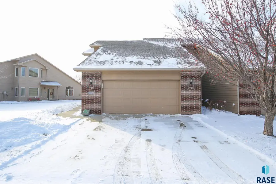 8103 S Brenda Pl, Sioux Falls, SD 57108 - #2