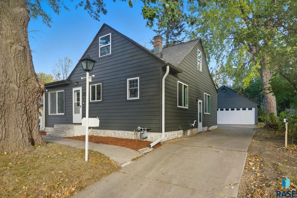 1716 S Grange Ave, Sioux Falls, SD 57105 - #1