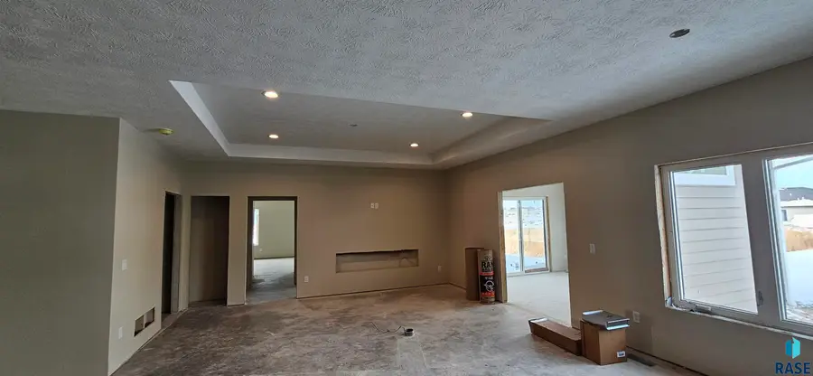 3306 E Prairie Wind St, Sioux Falls, SD 57108 - #2