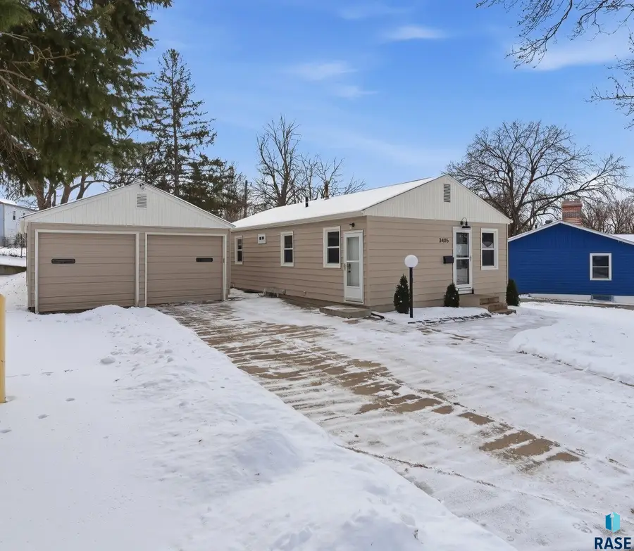 3405 E 20th St, Sioux Falls, SD 57103 - #2