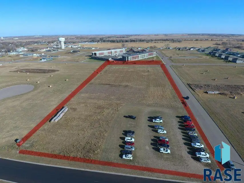 24th St, Huron, SD 57350 - #1