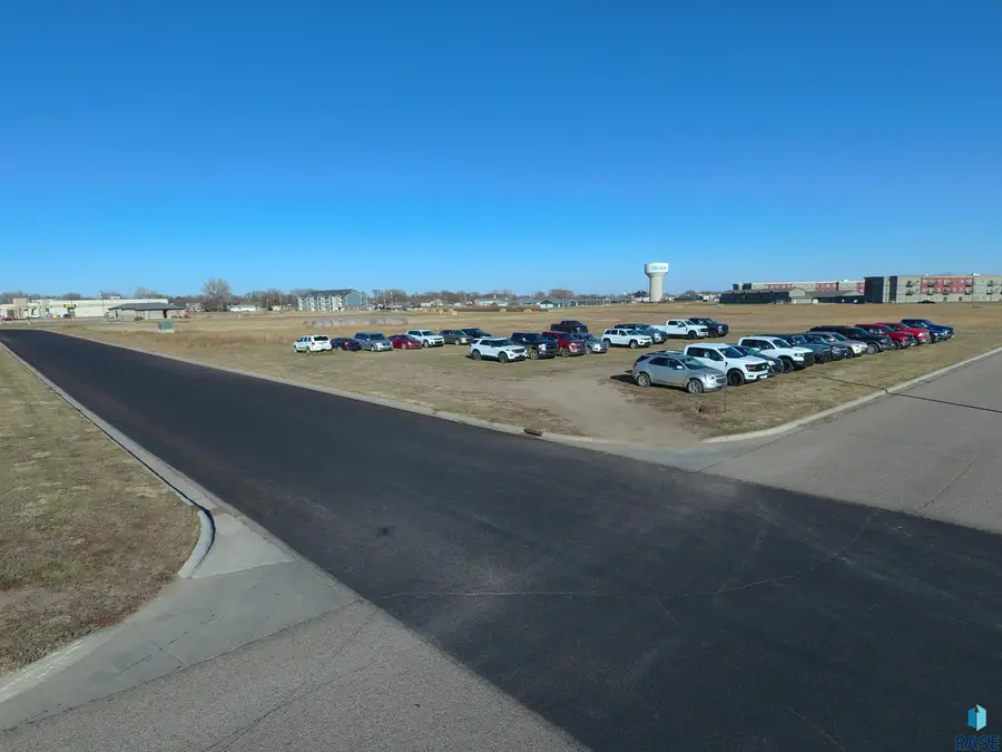 24th St, Huron, SD 57350 - #2