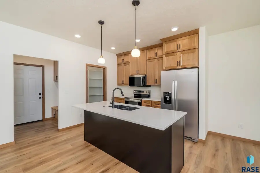 1501 E Carol St, Sioux Falls, SD 57104 - #2