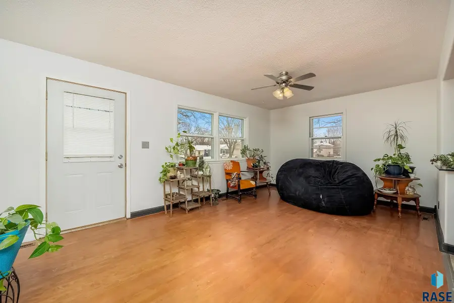 1715 E Mulberry St, Sioux Falls, SD 57103 - #3