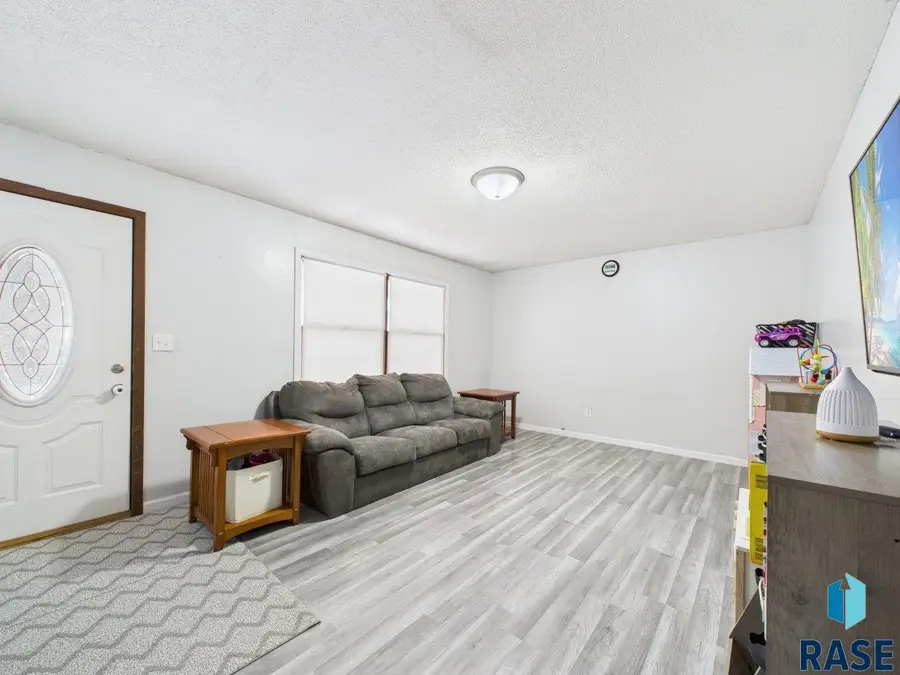 318 Elm Ave, Baltic, SD 57003 - #2