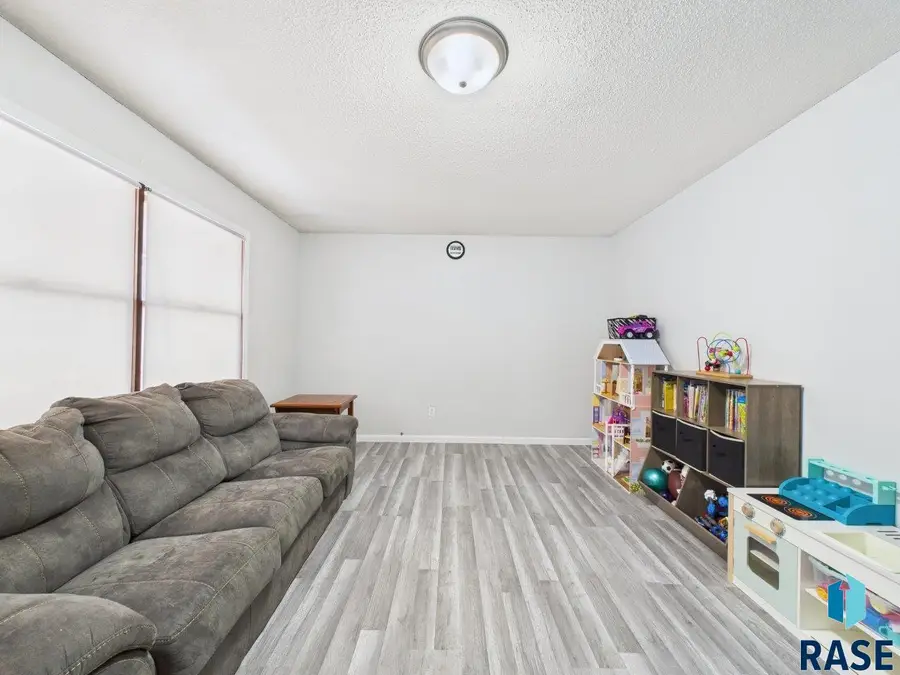 318 Elm Ave, Baltic, SD 57003 - #3