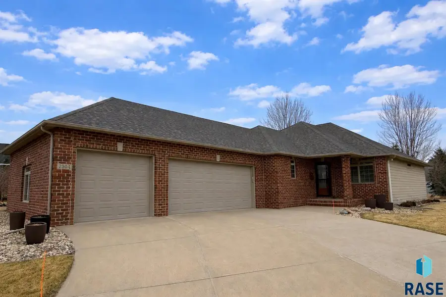 7304 Edinburg Pl, Sioux Falls, SD 57108 - #2