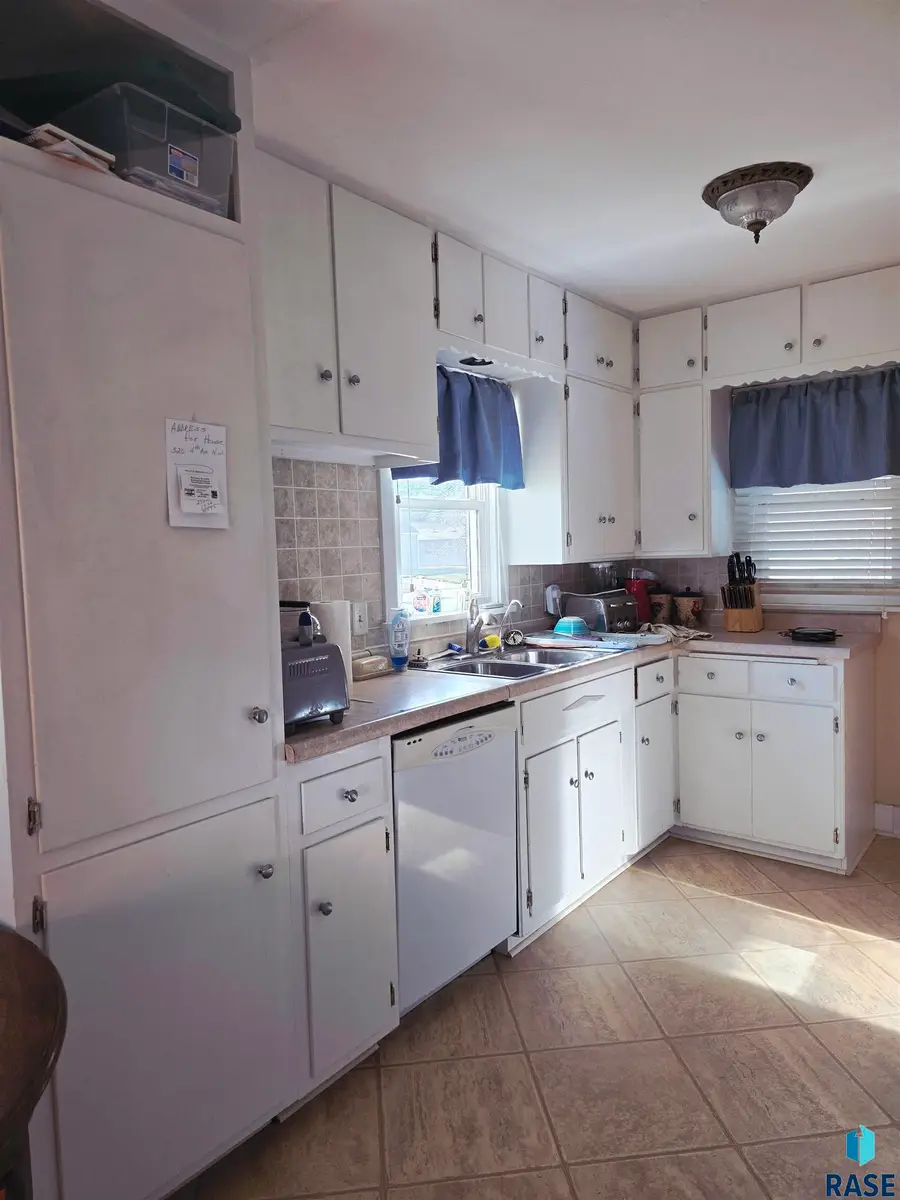 901 2nd St Nw, Pipestone, MN 56164 - #3