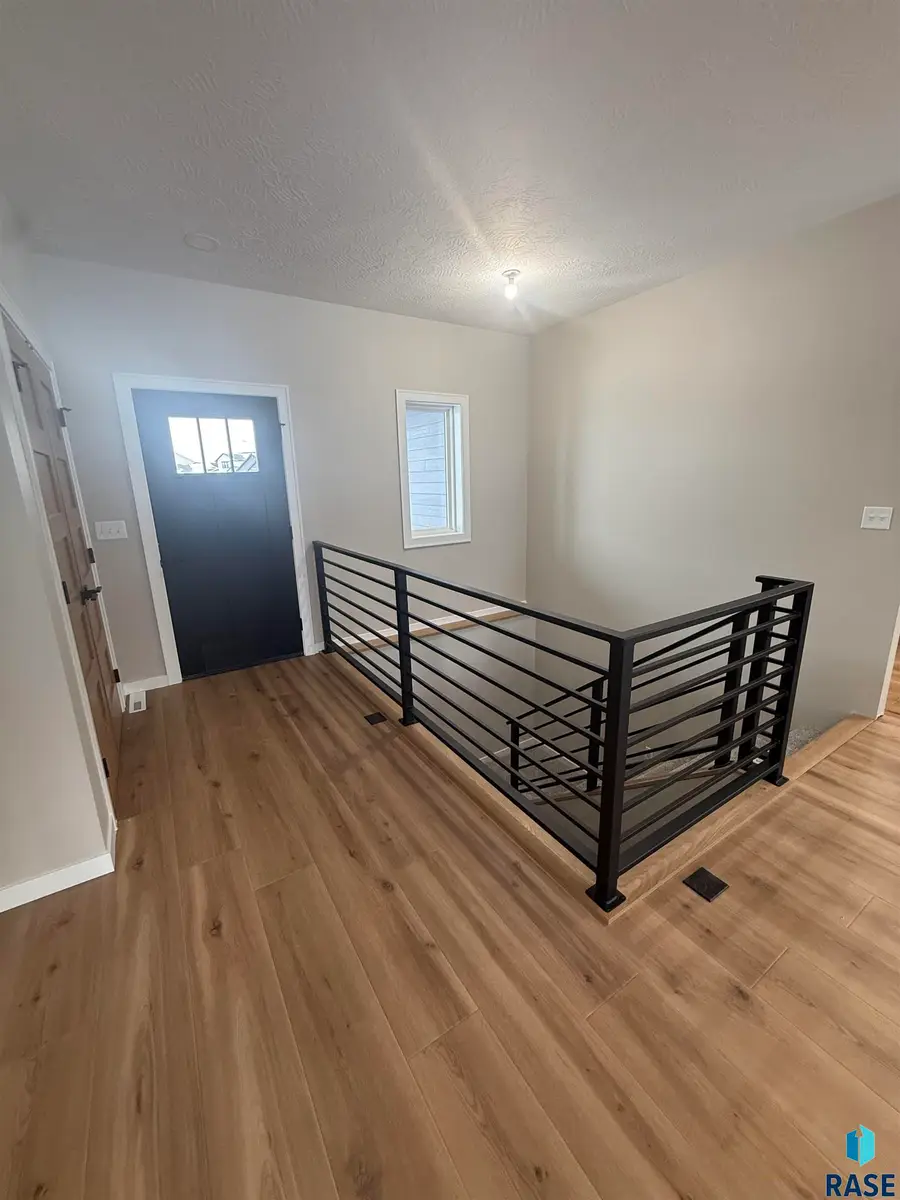 2109 S Red Oak Ave, Sioux Falls, SD 57110 - #3