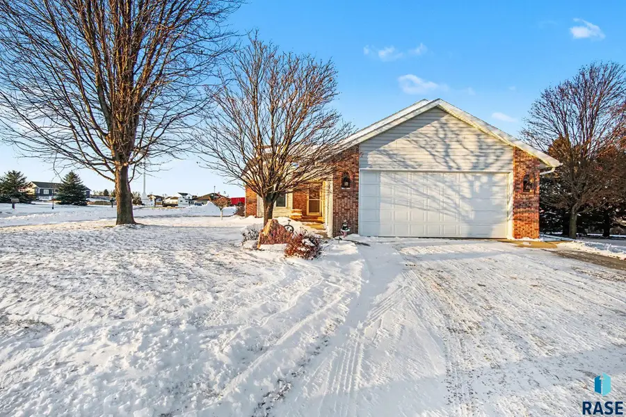 301 E Christensen Dr, Luverne, MN 56156 - #3