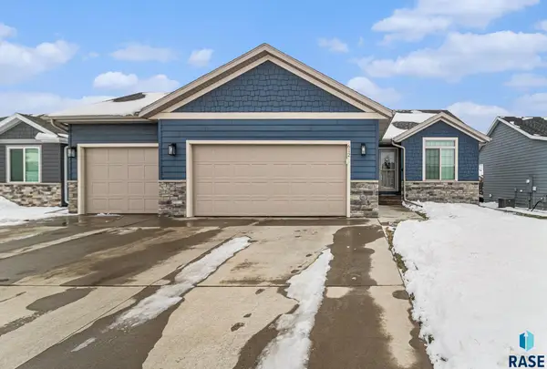 612 Prairieside Trl, Harrisburg, SD 57032