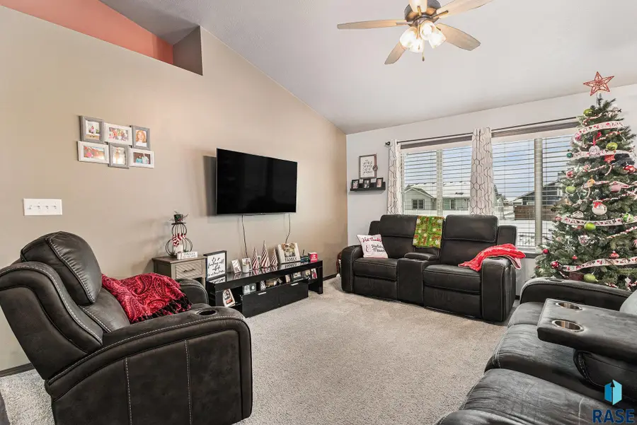 612 Prairieside Trl, Harrisburg, SD 57032 - #3