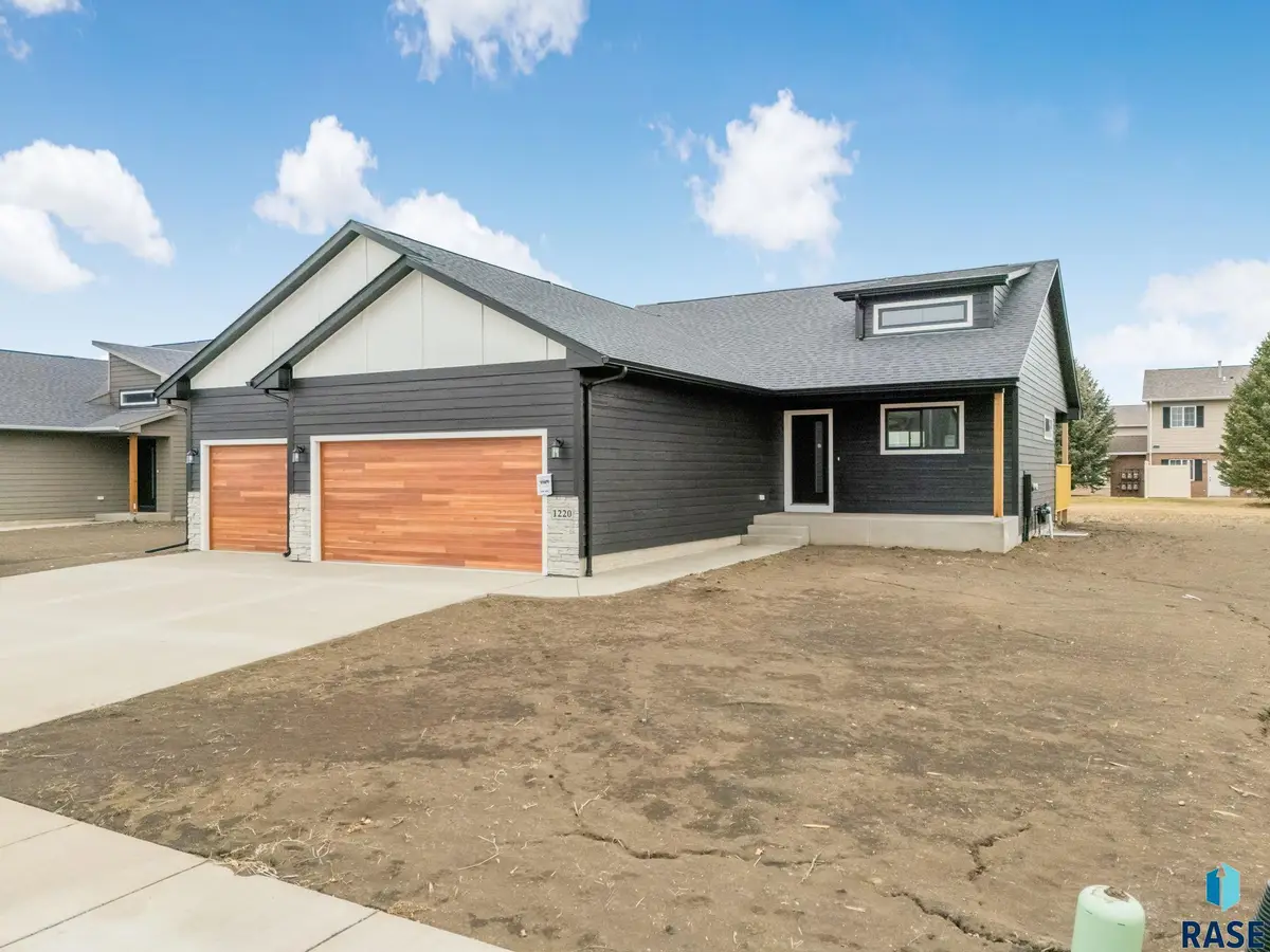 1220 N Poplar Ave, Tea, SD 57064 - #1