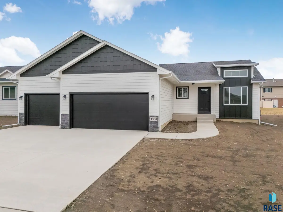 1300 N Poplar Ave, Tea, SD 57064 - #1