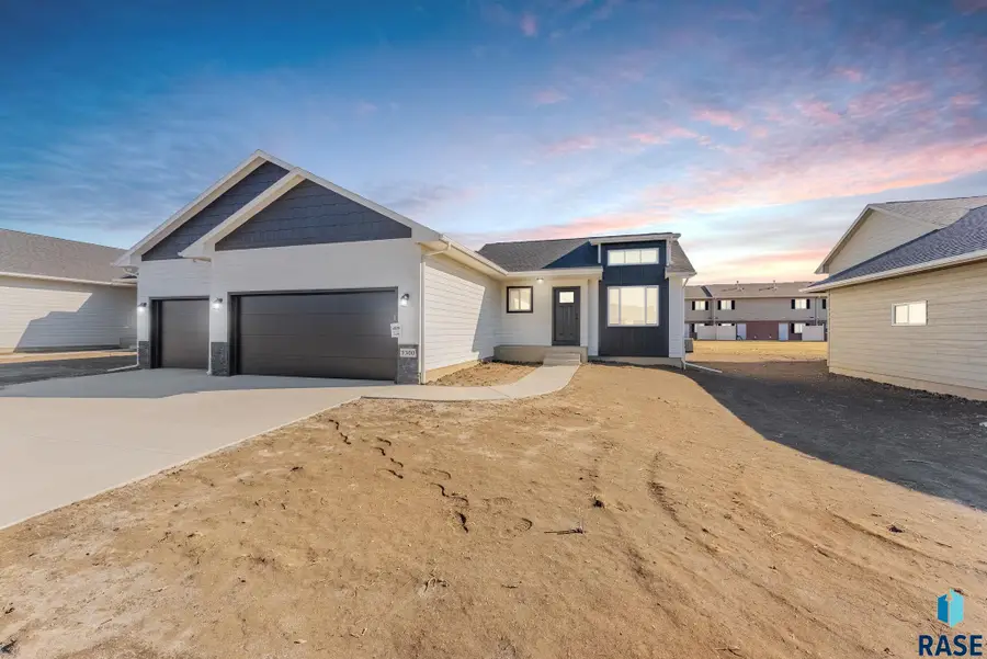 1300 N Poplar Ave, Tea, SD 57064 - #2