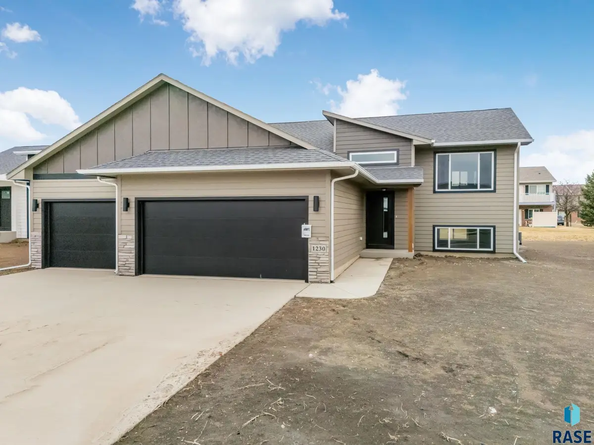 1230 N Poplar Ave, Tea, SD 57064 - #1