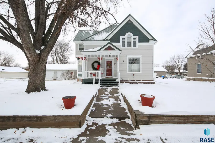 319 N Broadway St, Canton, SD 57013 - #2