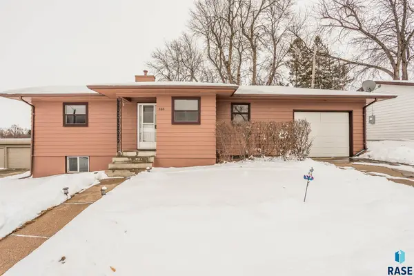 808 S Thompson Ave, Sioux Falls, SD 57103